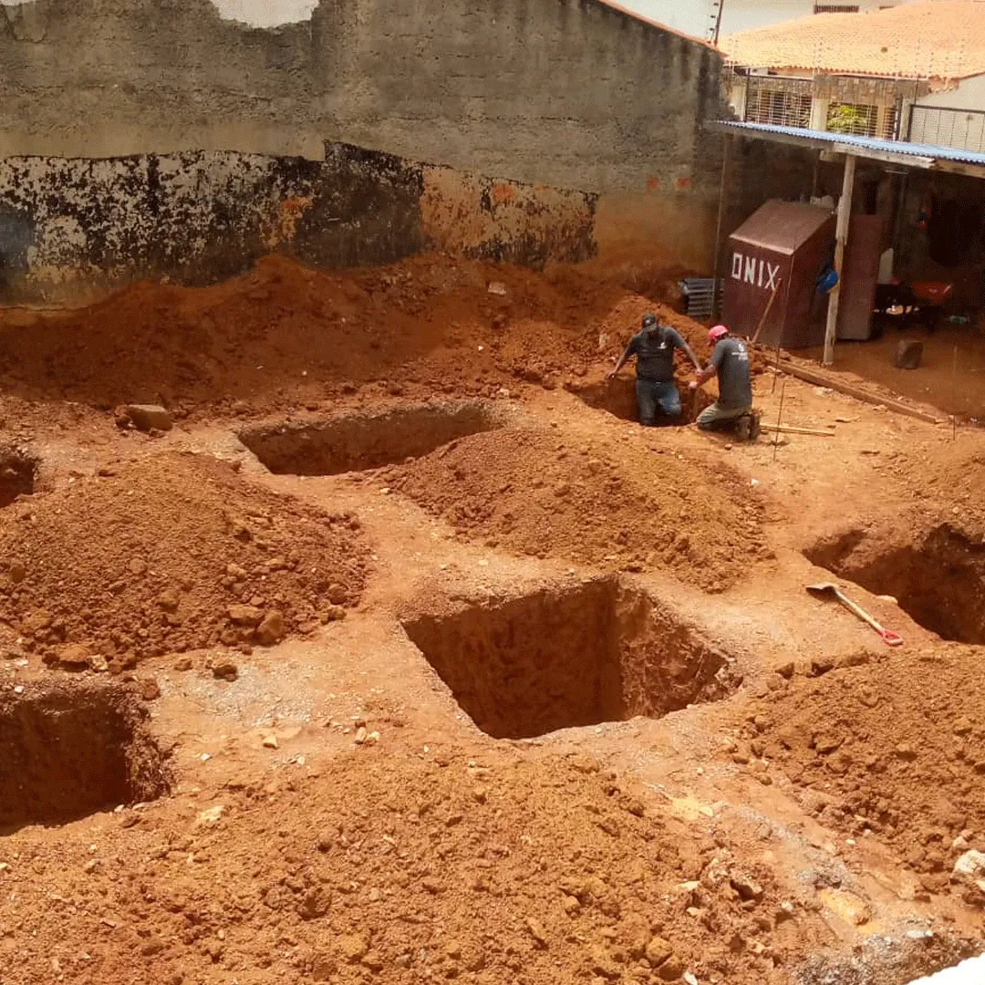 Vista aérea de la excavación de cimientos múltiples